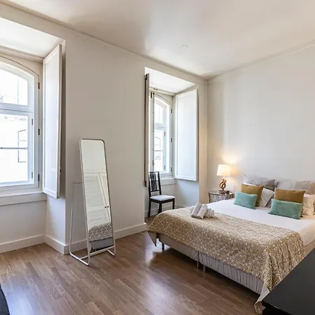 Refuge In Chiado, Elegance And Comfort In דירה