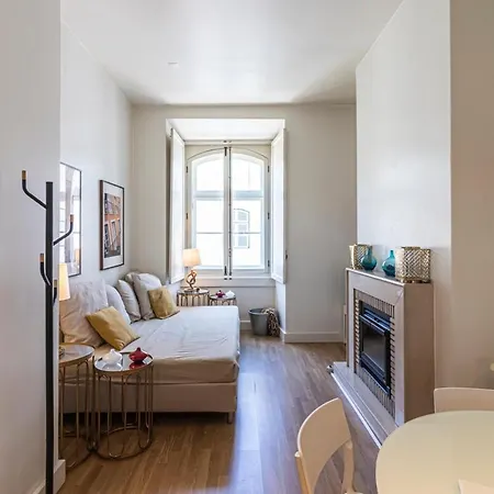 Refuge In Chiado, Elegance And Comfort In דירה