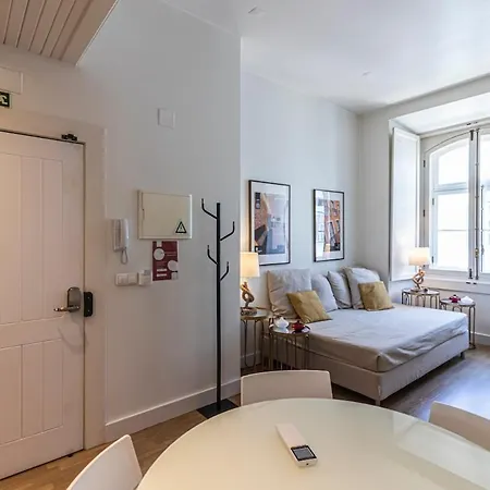 Refuge In Chiado, Elegance And Comfort In Appartamento Lisbona