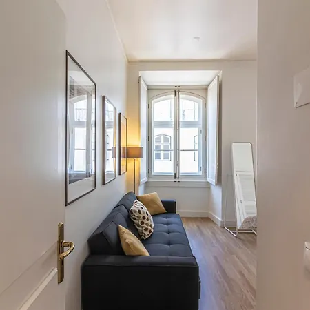 Refuge In Chiado, Elegance And Comfort In Lisbona