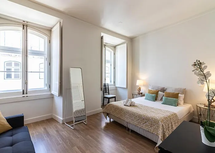 Refuge In Chiado, Elegance And Comfort In דירה