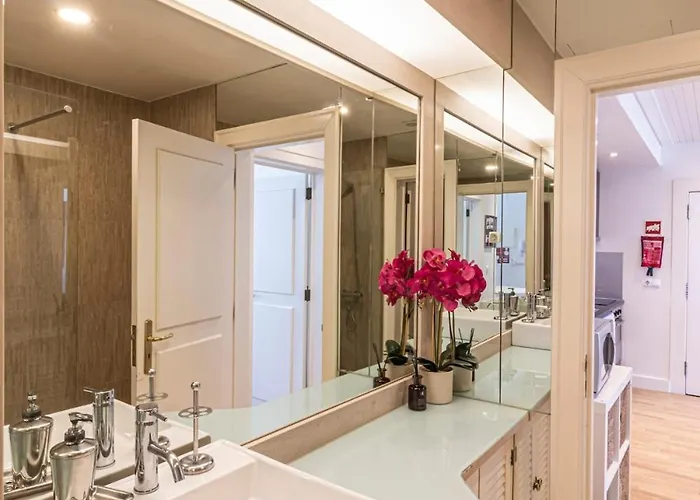 Refuge In Chiado, Elegance And Comfort In * ליסבון