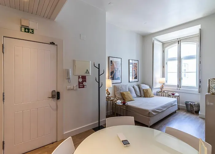 Refuge In Chiado, Elegance And Comfort In דירה ליסבון