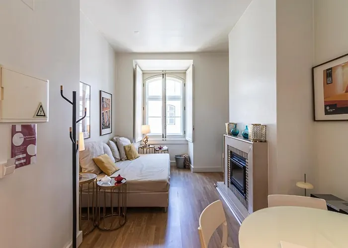 Refuge In Chiado, Elegance And Comfort In Appartamento