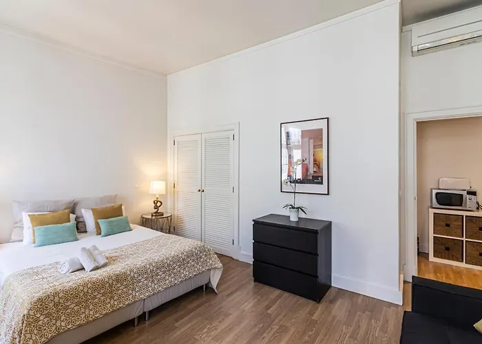 Appartamento Refuge In Chiado, Elegance And Comfort In Lisbona